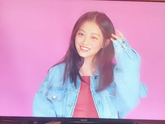 有明星架式！王彩樺「正妹小女兒」曝光　如今亭亭玉立「水靈大眼+長腿」為人母讚嘆：我怎麼這麼厲害