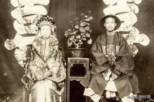 清朝罕見的「夫妻合照」，清晰自然，最後一張妻子比婉容還美，傾國傾城！