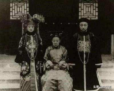 清朝罕見的「夫妻合照」，清晰自然，最後一張妻子比婉容還美，傾國傾城！