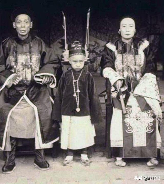 清朝罕見的「夫妻合照」，清晰自然，最後一張妻子比婉容還美，傾國傾城！