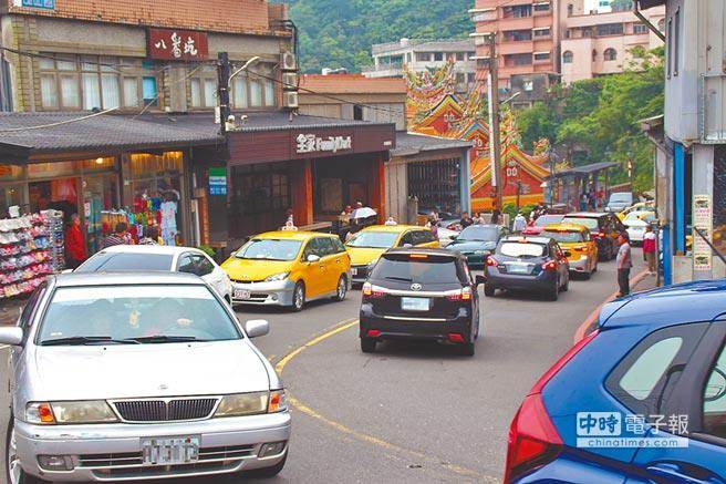 削翻了？九份停車場「1小時200」還要留鑰匙　回來取車「竟是這樣下場」台灣人氣瘋