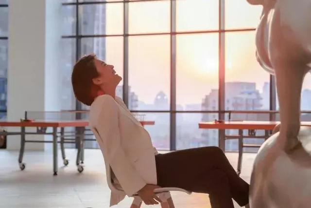 身家逾200億的54歲富婆！「每周跑步4次」從未停下腳步：因為自律所以富有