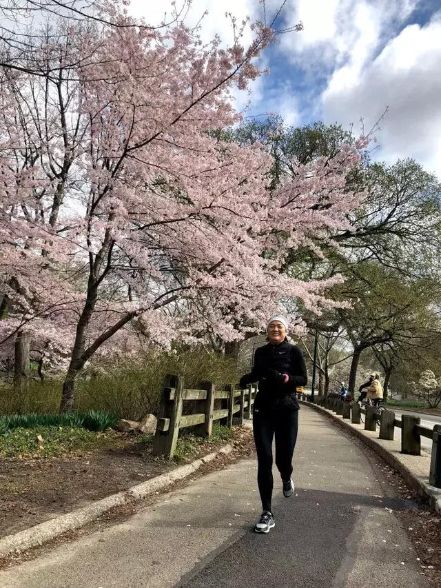 身家逾200億的54歲富婆！「每周跑步4次」從未停下腳步：因為自律所以富有