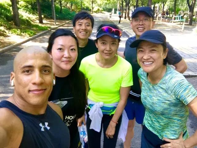 身家逾200億的54歲富婆！「每周跑步4次」從未停下腳步：因為自律所以富有