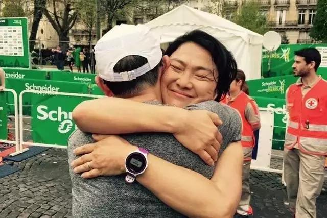 身家逾200億的54歲富婆！「每周跑步4次」從未停下腳步：因為自律所以富有