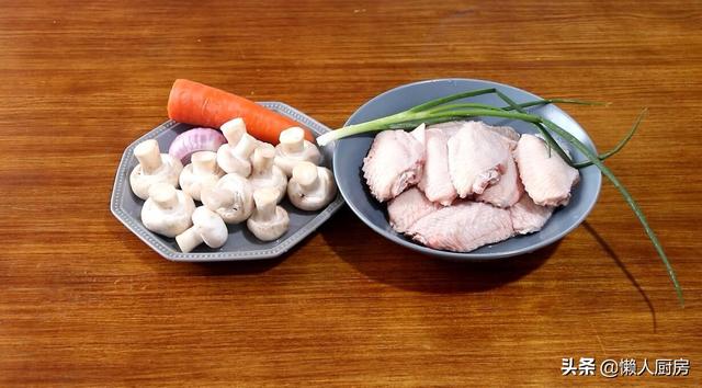 雞翅最好吃的做法！「不用水不用油炸」簡單燜一燜就開動