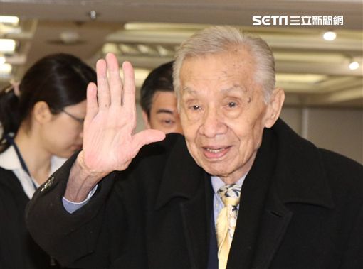 96歲常楓曝「每天小酌高粱」身體硬朗　「拍戲起身8人同時攙扶」讓他好無奈：我還可走