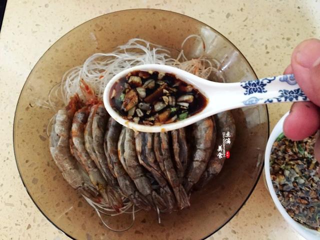 年菜必備！大廚教你做「蒜蓉粉絲大蝦」　「製作簡單」湯汁不浪費引人食指大動