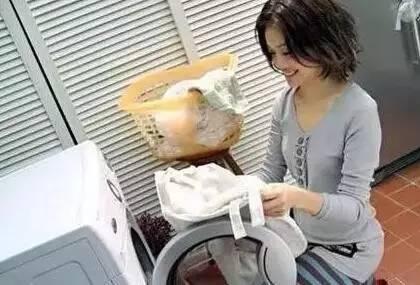 衣服染色別急著扔，阿姨教我這一招，不管染什麼色都能去掉