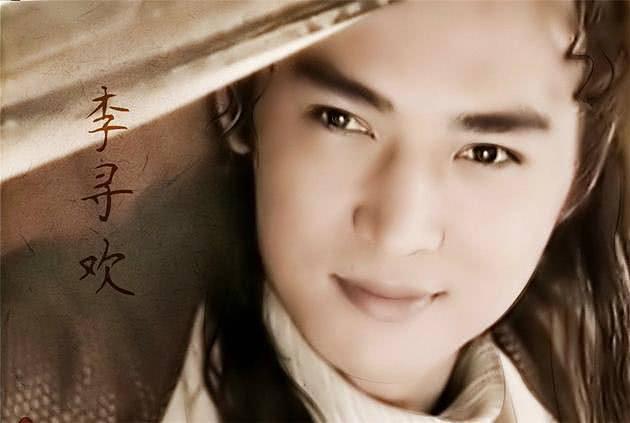 明星「坐高鐵回家」也搶不到座位?吳京自帶板凳,焦恩俊沒人讓座,她卻說自己像個瘋子!