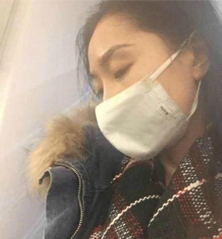 明星「坐高鐵回家」也搶不到座位?吳京自帶板凳,焦恩俊沒人讓座,她卻說自己像個瘋子!