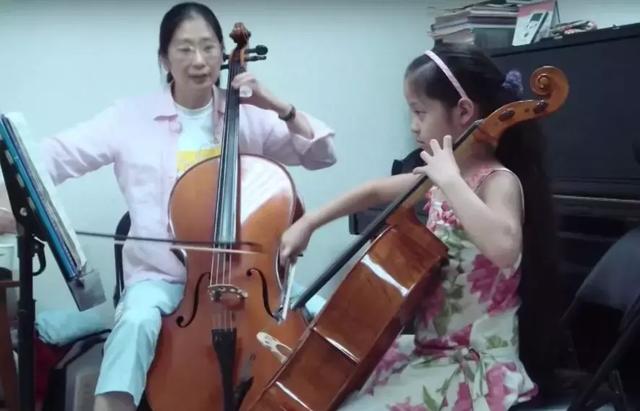 歐陽娜娜ins被陳冠希「瘋狂」點讃！兩人相差20歲卻相見恨晚，讓所有人羨慕！