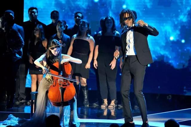 歐陽娜娜ins被陳冠希「瘋狂」點讃！兩人相差20歲卻相見恨晚，讓所有人羨慕！