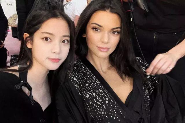 歐陽娜娜ins被陳冠希「瘋狂」點讃！兩人相差20歲卻相見恨晚，讓所有人羨慕！