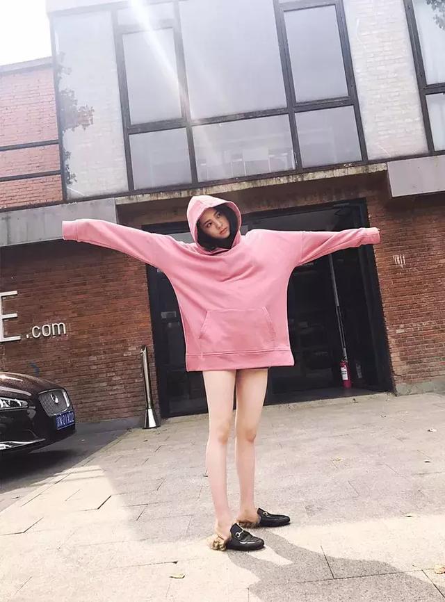 歐陽娜娜ins被陳冠希「瘋狂」點讃！兩人相差20歲卻相見恨晚，讓所有人羨慕！