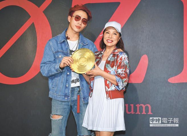 葉璦菱「與老公結婚27年恩愛如初」吵架先低頭　「兒子繼承衣缽」進軍歌壇為母驕傲