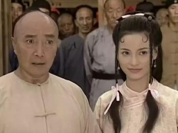 《唐伯虎》功夫巨星中風「妻兒搶財產」…昔日港姐「幫打官司討回鉅款 」 人稱女版古天樂！