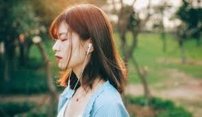 回家找不到父女倆！順著聲音「到廚房一看」媽媽心情頓時五味雜陳