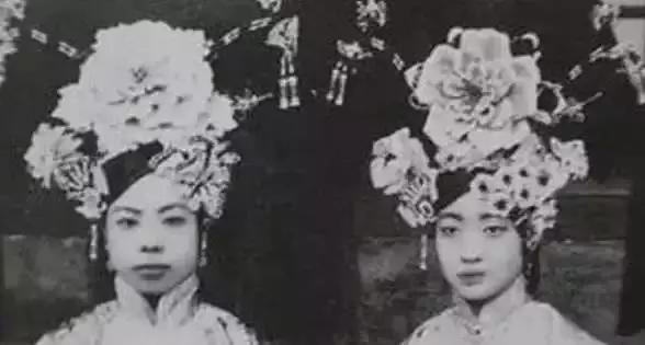 中國最後一個太監回憶皇宮：跪著伺候主子，娘娘洗澡從不親自動手！