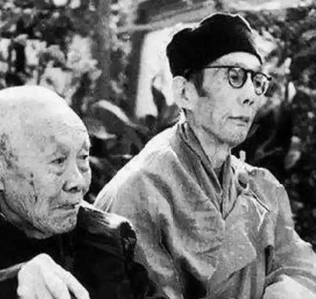 中國最後一個太監回憶皇宮：跪著伺候主子，娘娘洗澡從不親自動手！