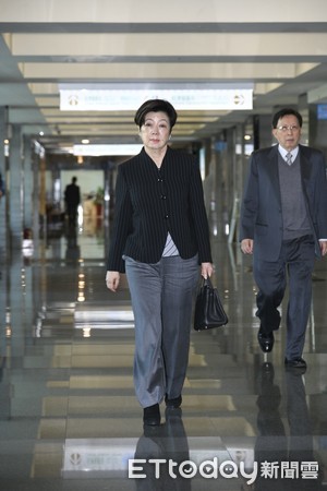 嚴凱泰追思會落幕！ 1400位好友齊聚政商雲集哽咽：「他還在」  妻子親自錄唱緬懷摯愛