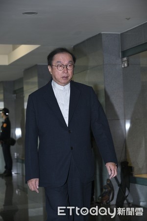 嚴凱泰追思會落幕！ 1400位好友齊聚政商雲集哽咽：「他還在」  妻子親自錄唱緬懷摯愛