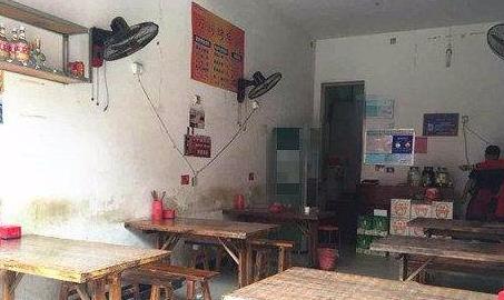 去餐廳吃飯！5歲兒摔碎盤子「老闆竟張口要5千」　母親笑著陪錢「第2天餐館竟倒閉了」老闆欲哭無淚....