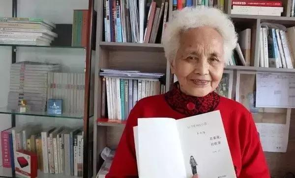 她不只是家庭主婦！「 60歲才識字」76歲成作家  辛苦一生終於「能為理想活」：沒有什麼是太晚的