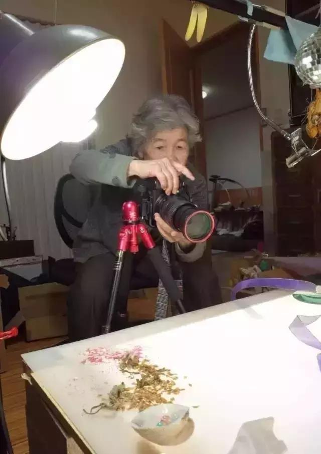 她不只是家庭主婦！「 60歲才識字」76歲成作家  辛苦一生終於「能為理想活」：沒有什麼是太晚的