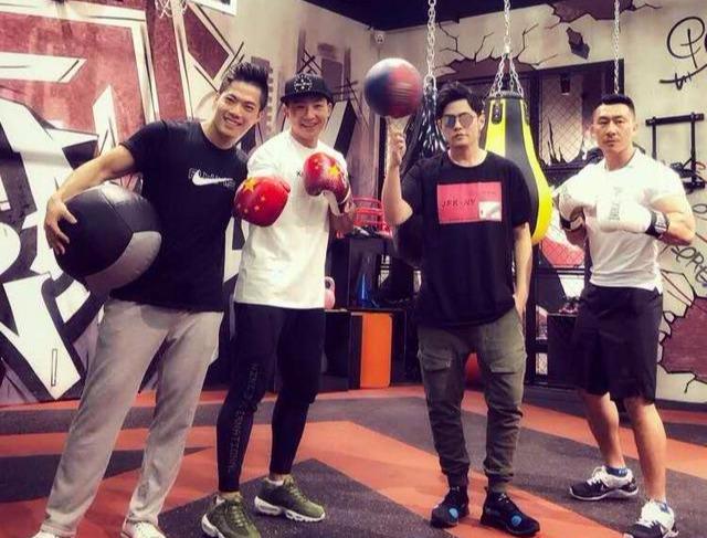 曾落魄到身無分文，女友不離不棄陪伴7年，周杰倫為他寫了一首歌，酬勞夠他花四年！