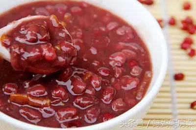 「紅豆過硬不易煮爛」教你一個小竅門「10分鐘煮爛開花」老媽快速煮紅豆秘訣，分享給大家