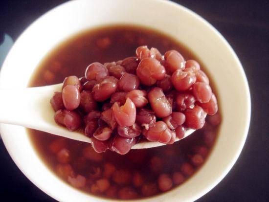 「紅豆過硬不易煮爛」教你一個小竅門「10分鐘煮爛開花」老媽快速煮紅豆秘訣，分享給大家