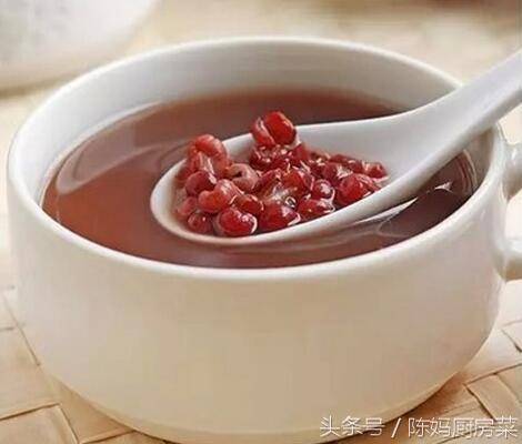 「紅豆過硬不易煮爛」教你一個小竅門「10分鐘煮爛開花」老媽快速煮紅豆秘訣，分享給大家