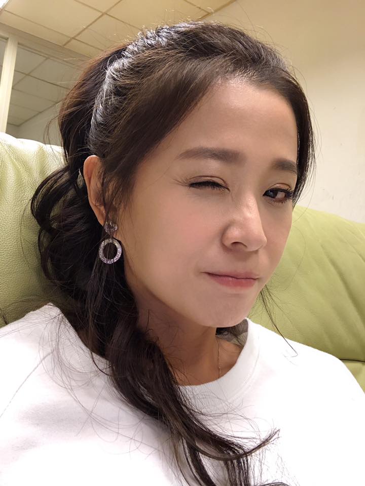 李燕曝多年隱疾「一整年都在吃藥」!18歲養家「弟弟父親節淚謝姐拉拔」哽咽:我得討生活