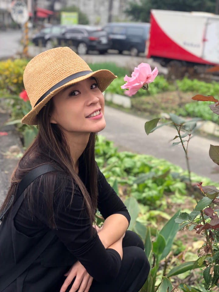 李燕曝多年隱疾「一整年都在吃藥」!18歲養家「弟弟父親節淚謝姐拉拔」哽咽:我得討生活