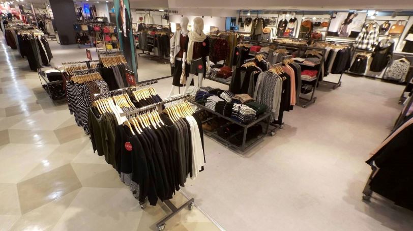 連續10年！NET封館「讓家扶兒免費挑衣服」　10年捐上億弱勢母落淚：「女兒第1次穿新衣」