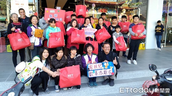 連續10年！NET封館「讓家扶兒免費挑衣服」　10年捐上億弱勢母落淚：「女兒第1次穿新衣」