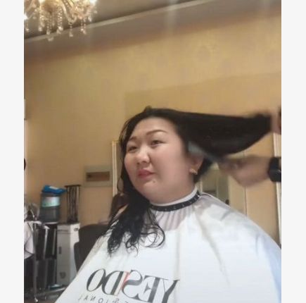 胖大姐為過年去剪髮，要求做一個「能夠瘦臉的髮型」，成品出來後大姐自己都驚了！