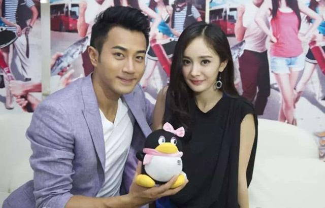 楊冪劉愷威離婚後首度相見，卻在頒獎典禮上，楊冪的表情說明一切 	