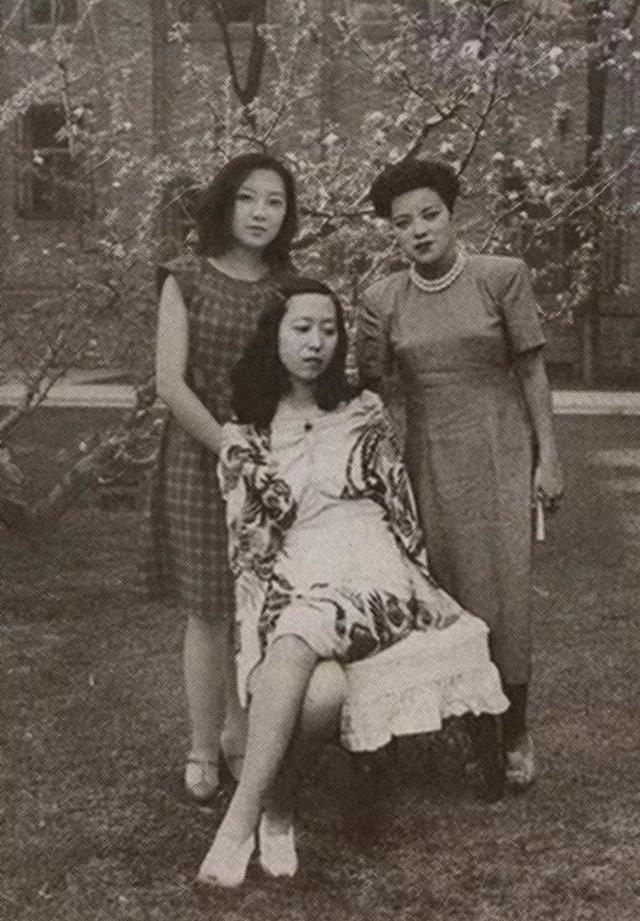90後美女學霸為滿足虛榮心，和名人拍「假照」，被揭發後却意外獲國際大獎