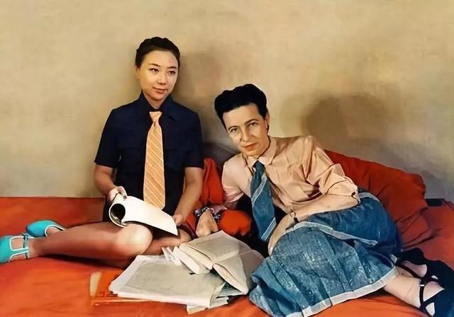 90後美女學霸為滿足虛榮心，和名人拍「假照」，被揭發後却意外獲國際大獎