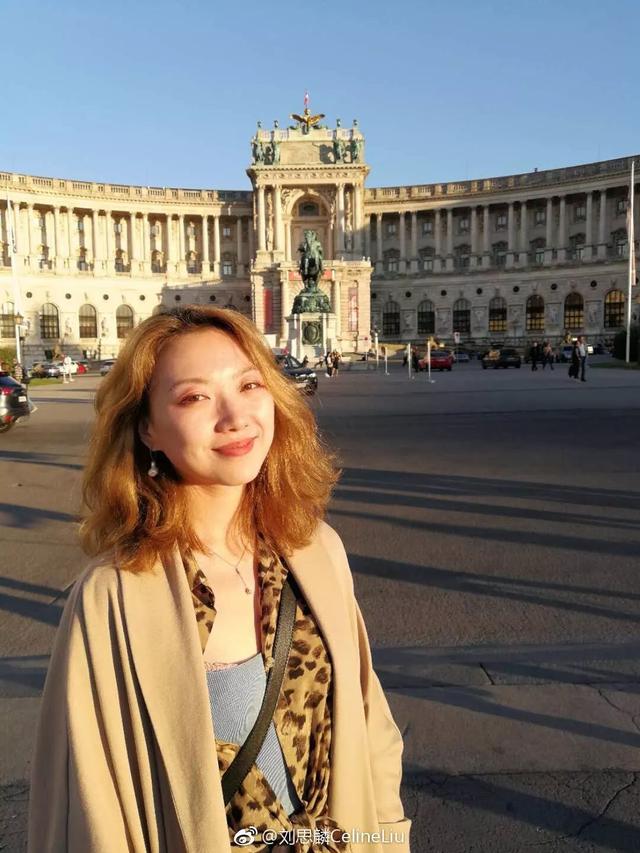 90後美女學霸為滿足虛榮心，和名人拍「假照」，被揭發後却意外獲國際大獎