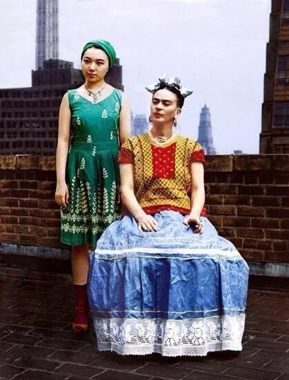 90後美女學霸為滿足虛榮心，和名人拍「假照」，被揭發後却意外獲國際大獎