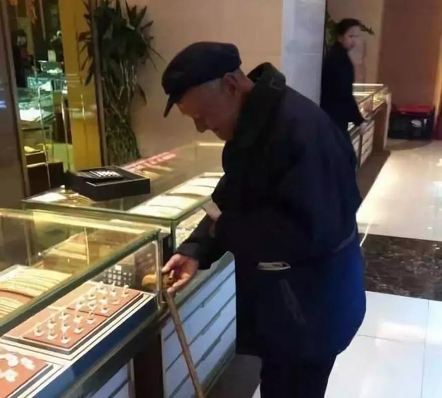 8張愛情最美的樣子！看到最後一張哭慘了：「一生太短，來世還要再相愛」