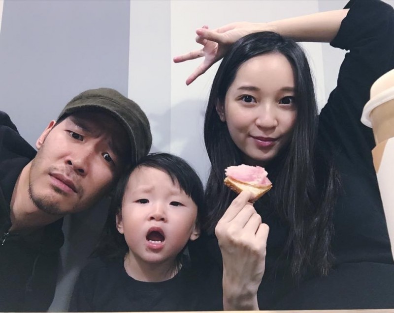 張菲孫女長大了！媳婦當年生子「包百萬大紅包」犒賞　決定「10億家產留兒孫」孫女甜喊：最喜歡鬍子爺爺