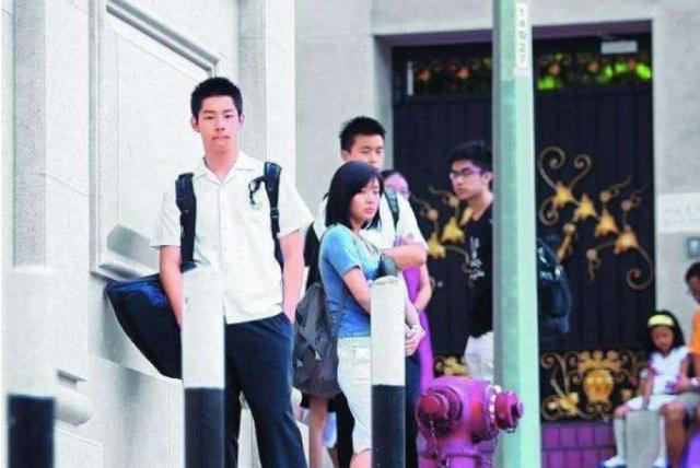 母憑子貴！譚詠麟粉絲女友生子「正宮看開出家」 22歲高學歷帥兒工作曝光：難怪爸爸那麼疼