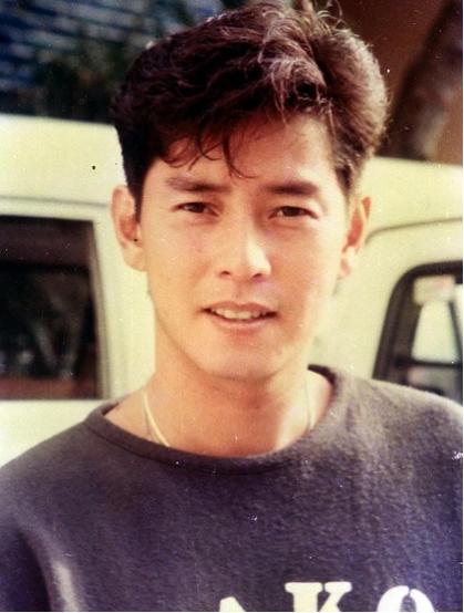 母憑子貴！譚詠麟粉絲女友生子「正宮看開出家」 22歲高學歷帥兒工作曝光：難怪爸爸那麼疼