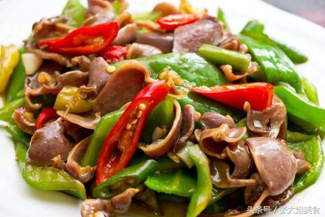 超級下飯的家常菜！最愛「蒜苔炒臘肉」過年必吃，收藏做給親友吃