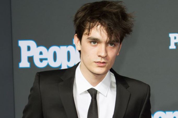 上帝的傑作!憂鬱氣息男當年被封「法國第一美男子」 引退多年「24歲帥兒」曝光網讚:帥過老爸!