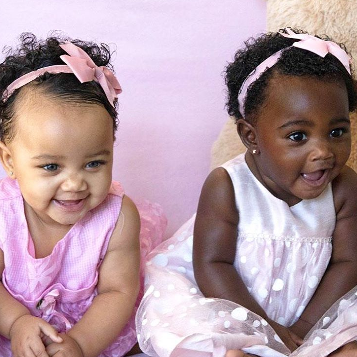 上帝創造的奇蹟！她生出「一黑一白雙胞胎」被酸：不同人種吧　長大後「超迷人電眼」連酸民也融化